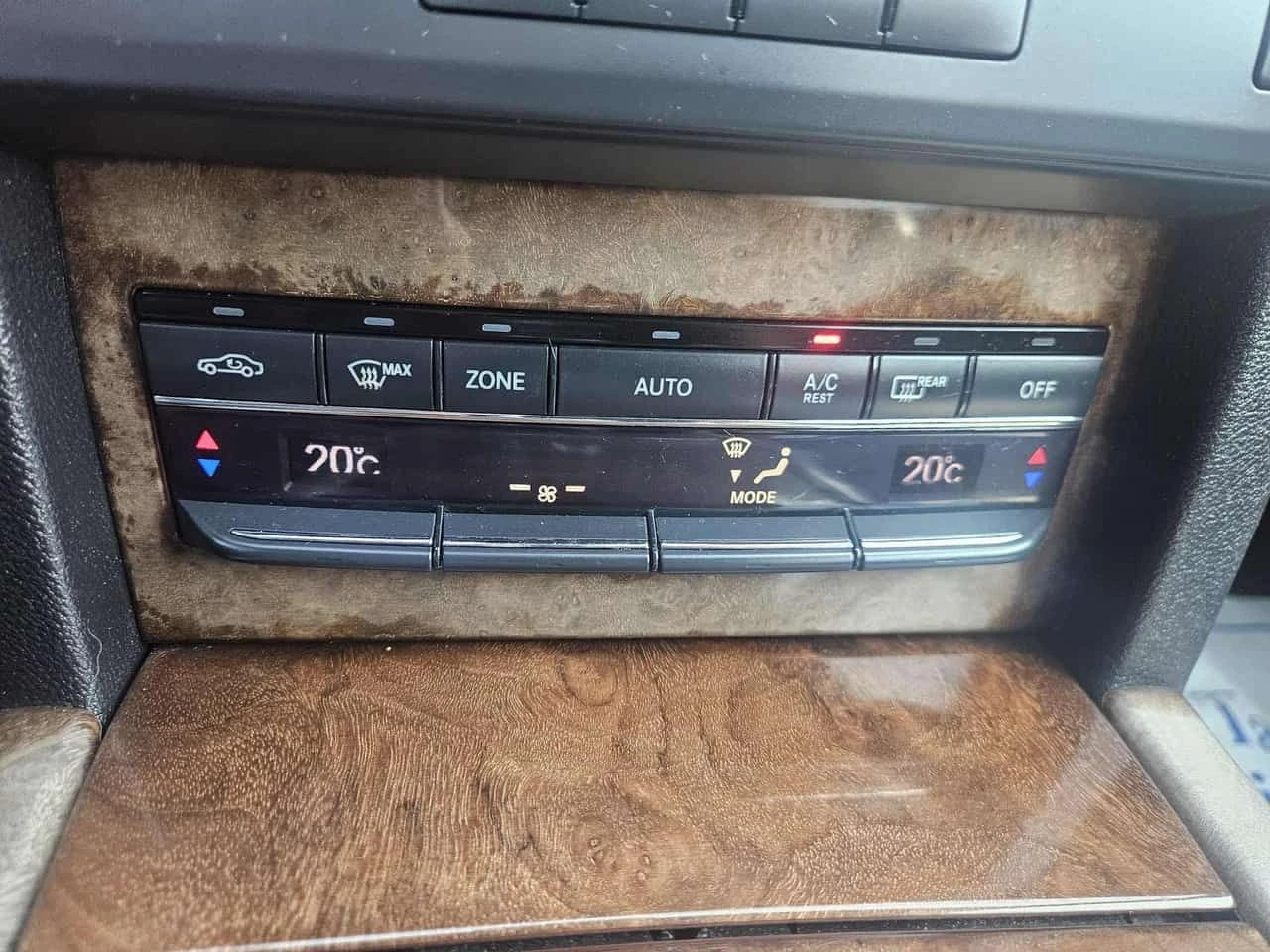 Mercedes-Benz E 350 CARFAX/ПОДГРЕВИ/ШИБИДАХ, снимка 9 - Автомобили и джипове - 54235674