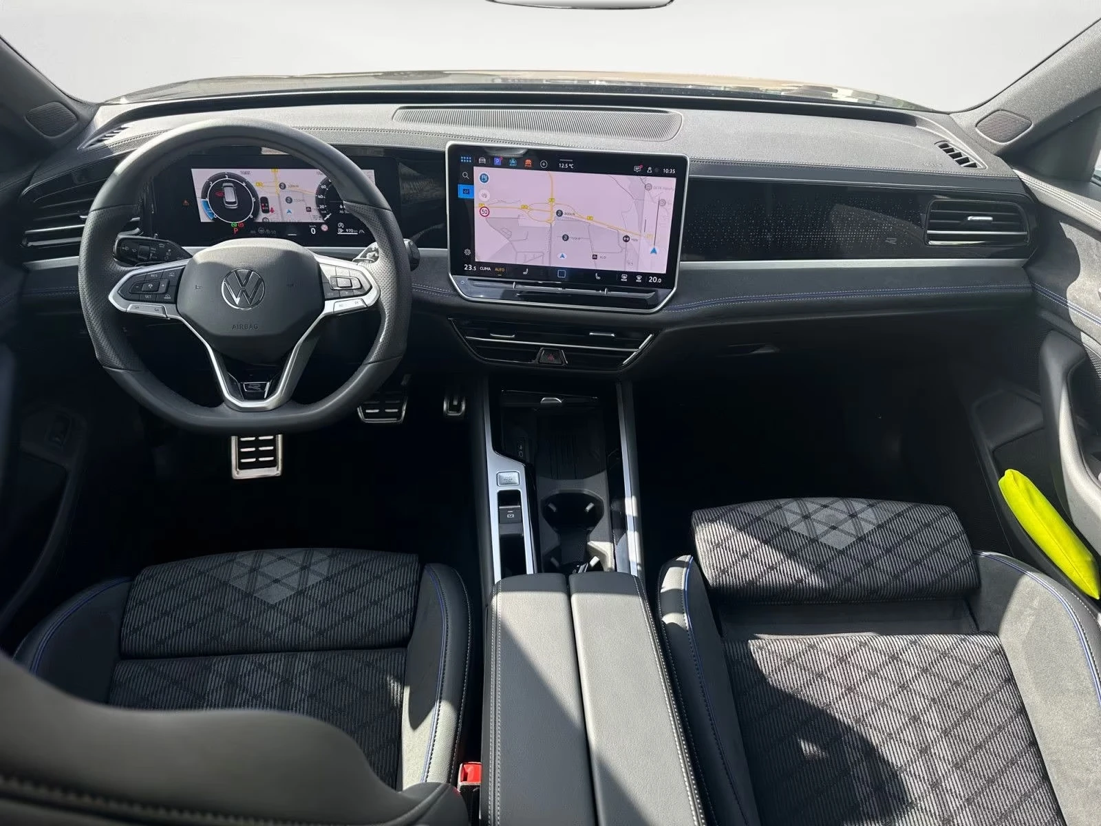 VW Passat 2.0 TDI R-LINE MATRIX-IQ 360-CAM , снимка 5 - Автомобили и джипове - 54458520