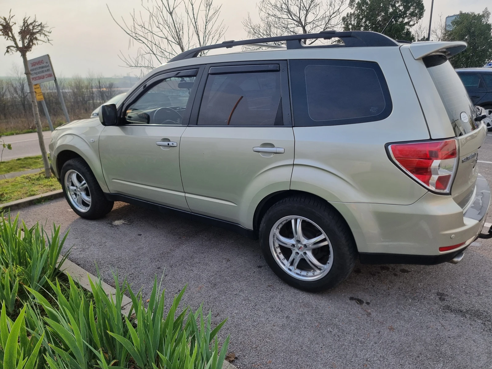 Subaru Forester XS "30 Years Comfort" - Бензин/Газ CarPlay, снимка 3 - Автомобили и джипове - 54501366