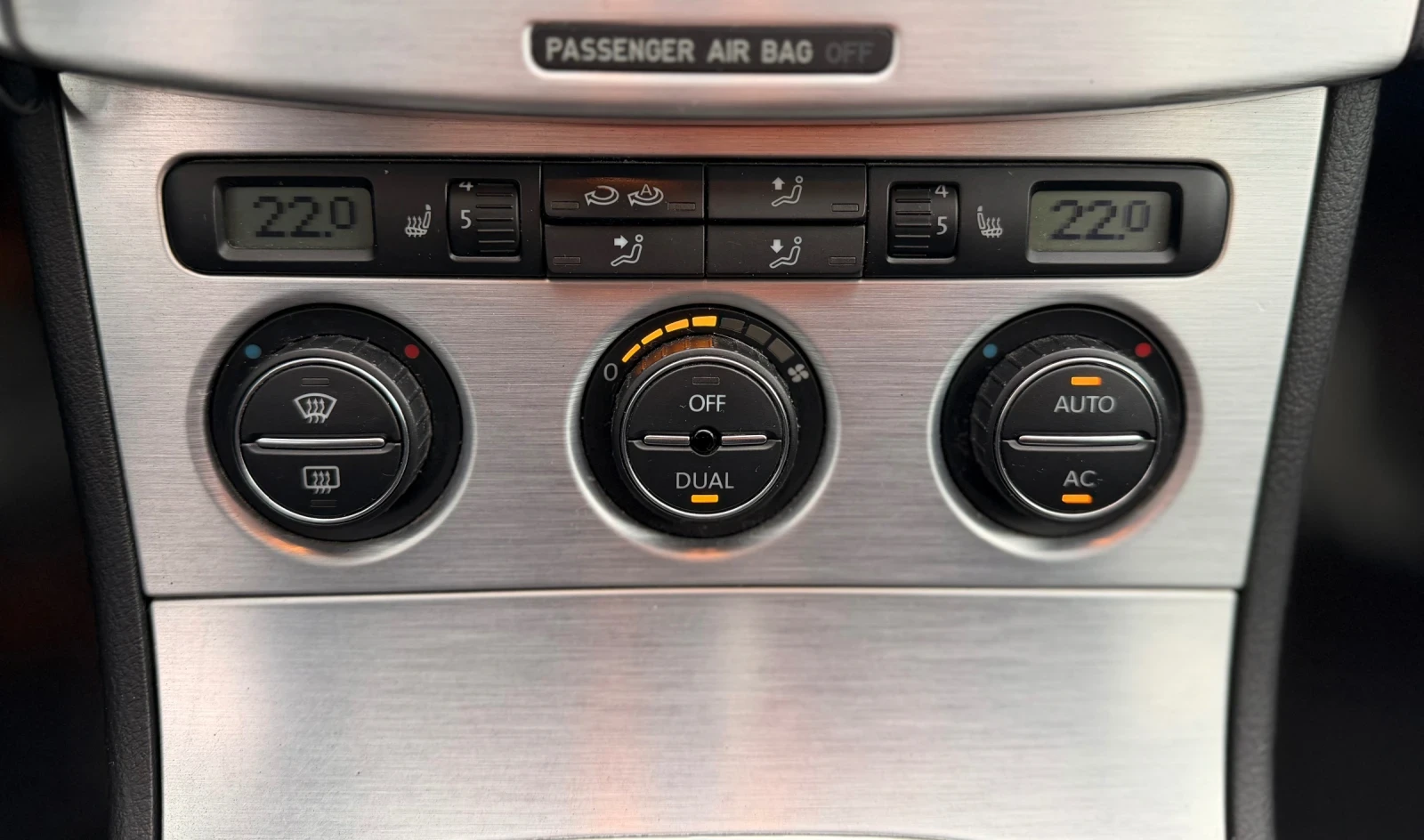 VW Passat 1.9 TDI Highline, снимка 14 - Автомобили и джипове - 54822711