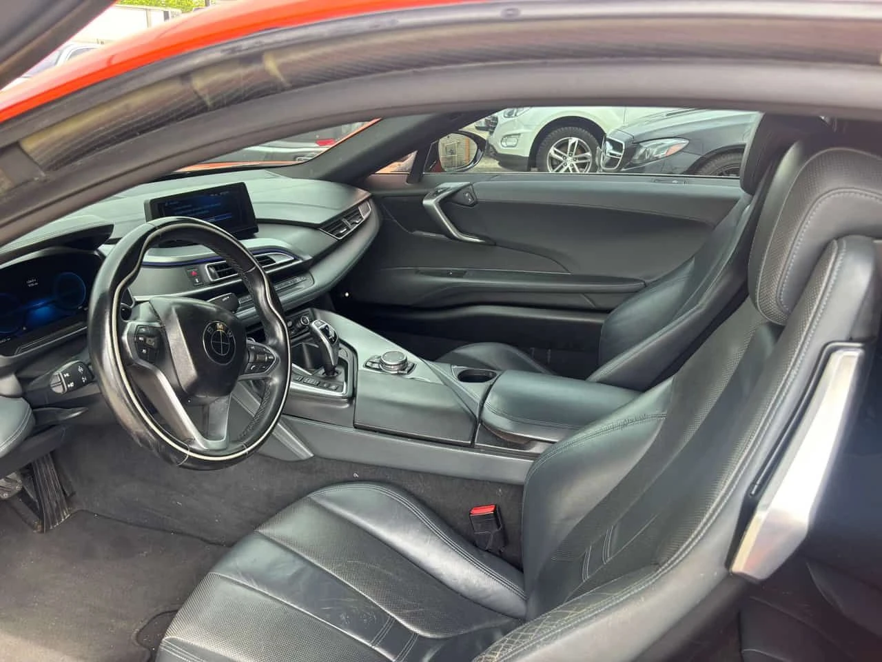 BMW i8 * CARFAX * АВТОКРЕДИТ БЕЗ ПЪРВОНАЧАЛНА ВНОСКА, снимка 9 - Автомобили и джипове - 54863162