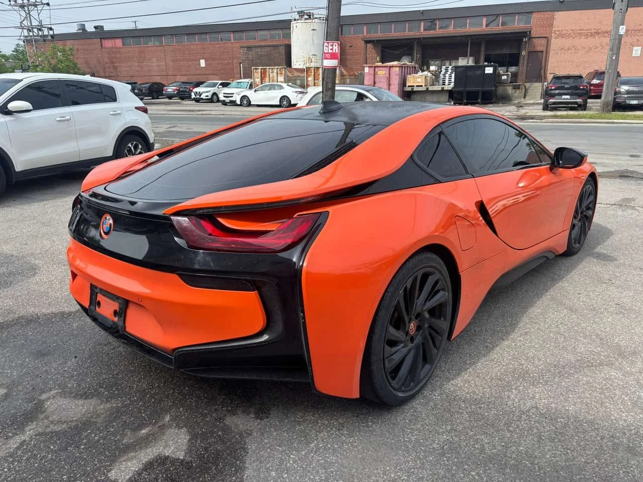BMW i8 * CARFAX * АВТОКРЕДИТ БЕЗ ПЪРВОНАЧАЛНА ВНОСКА, снимка 7 - Автомобили и джипове - 54863162