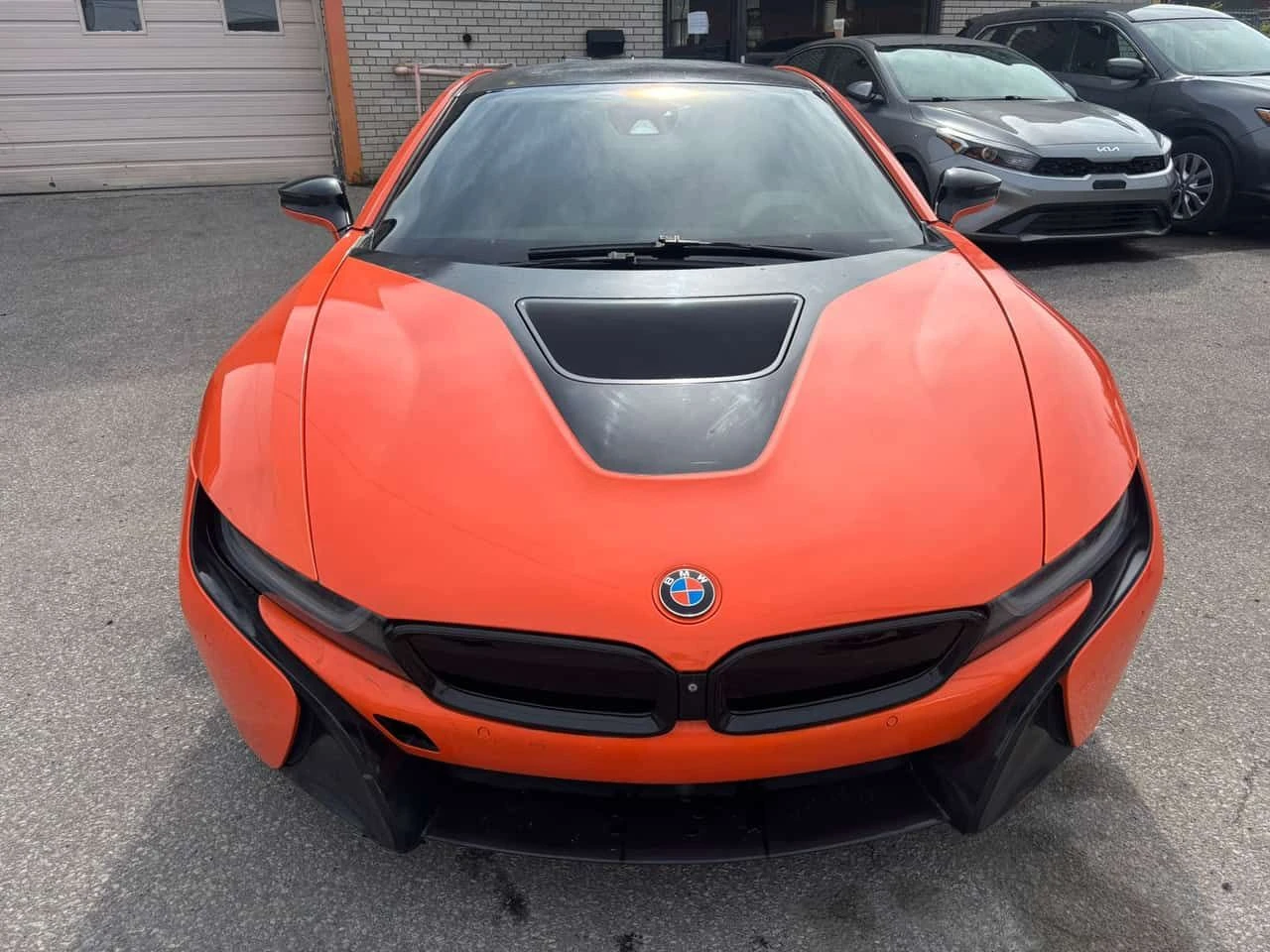 BMW i8 * CARFAX * АВТОКРЕДИТ БЕЗ ПЪРВОНАЧАЛНА ВНОСКА, снимка 5 - Автомобили и джипове - 54863162