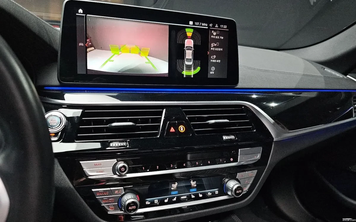 BMW 530 M Sport| DIGITAL COCKPIT| HARMAN KARDON| 3 КЛЮЧА| , снимка 13 - Автомобили и джипове - 54951175