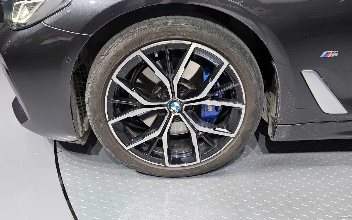 BMW 530 M Sport| DIGITAL COCKPIT| HARMAN KARDON| 3 КЛЮЧА| , снимка 4 - Автомобили и джипове - 54951175