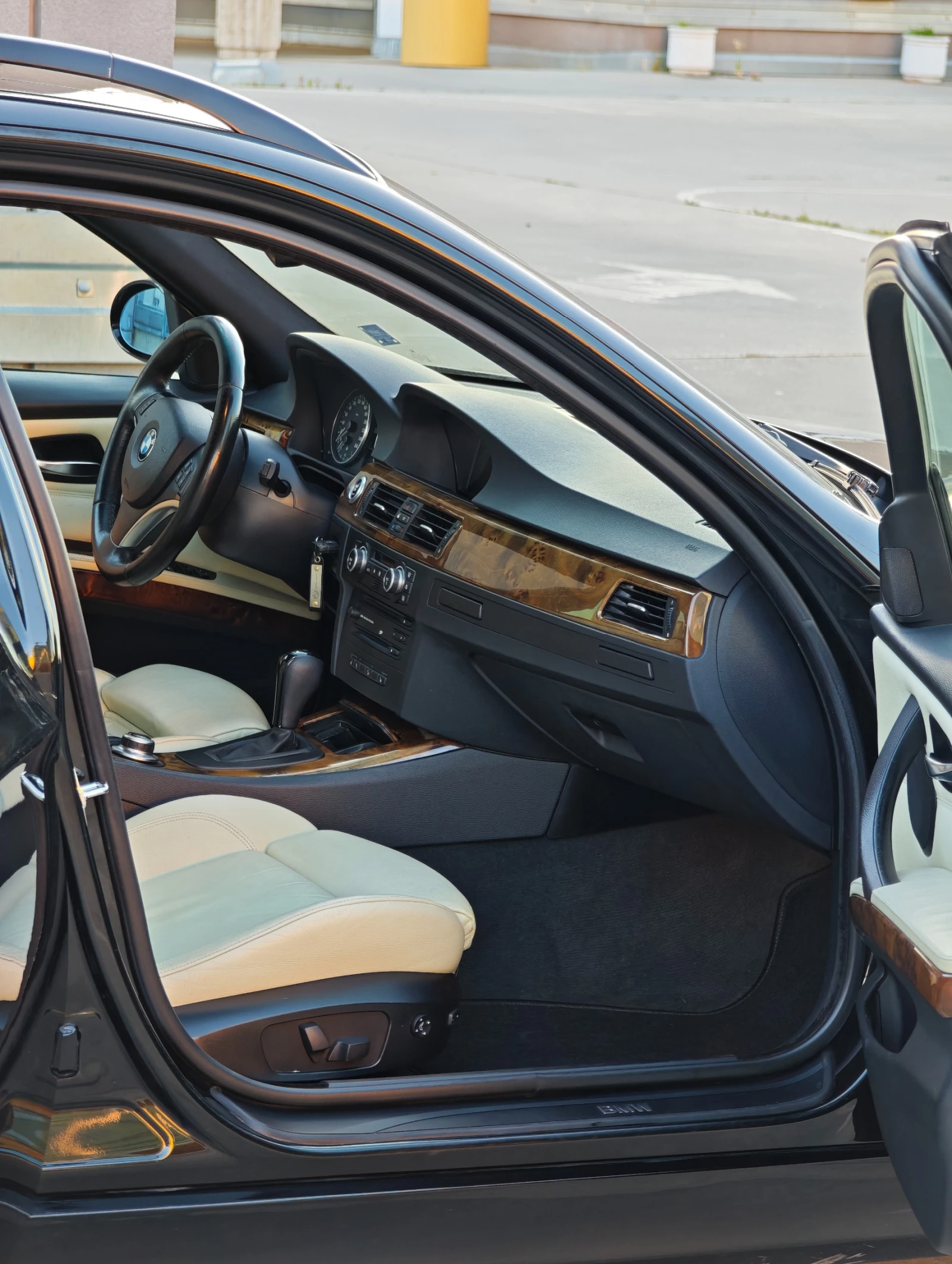 BMW 330 xi, SWISS, PANORAMA, SPORT PACKAGE, снимка 13 - Автомобили и джипове - 55235186