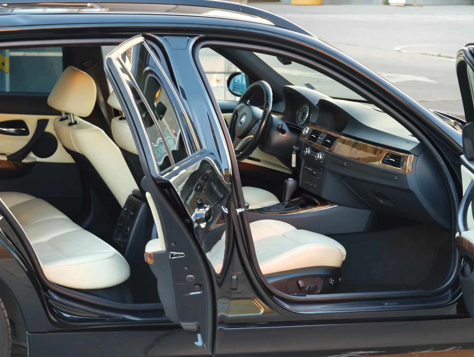 BMW 330 xi, SWISS, PANORAMA, SPORT PACKAGE, снимка 15 - Автомобили и джипове - 55235186
