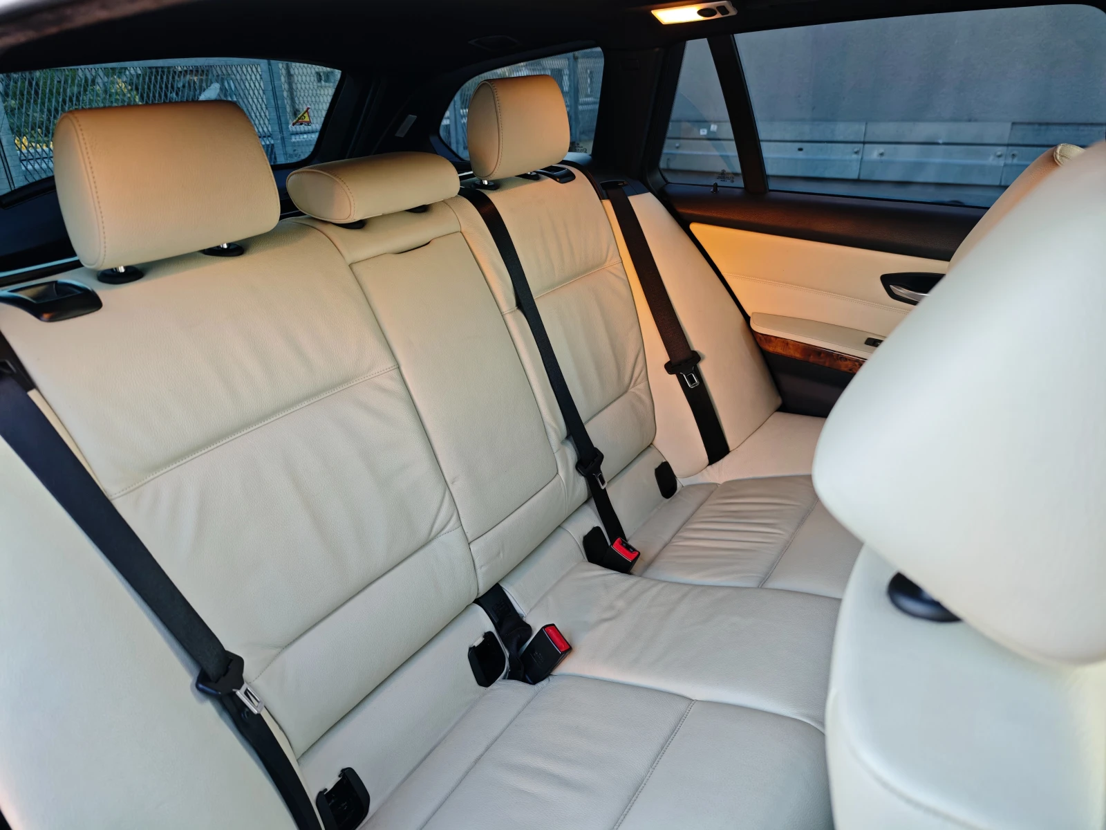 BMW 330 xi, SWISS, PANORAMA, SPORT PACKAGE, снимка 16 - Автомобили и джипове - 55235186