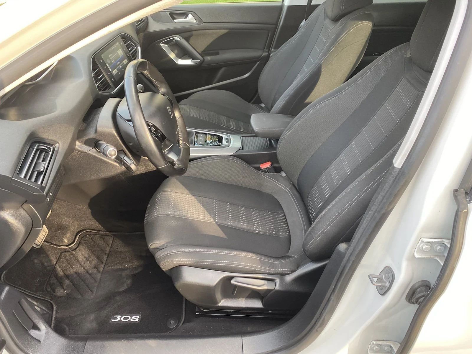 Peugeot 308 1.6 BlueHDI, снимка 9 - Автомобили и джипове - 56485280