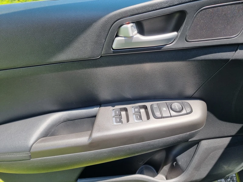 Kia Sportage 2.4 AT 4x4, снимка 9 - Автомобили и джипове - 51377035