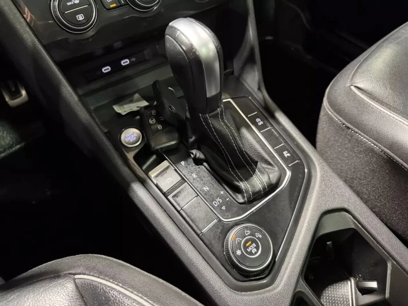 VW Tiguan SEL R-LINE* ПАНОРАМА* МЪРТВА ТОЧКА* СЛЕДЕНЕ НА ЛЕН, снимка 12 - Автомобили и джипове - 52629607