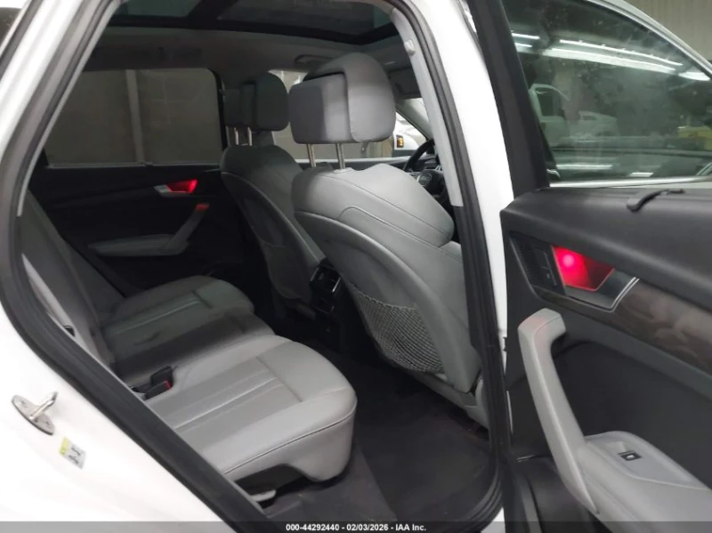 Audi Q5 2.0l 2.0T Premium/2.0T Tech Premium, снимка 8 - Автомобили и джипове - 53600471