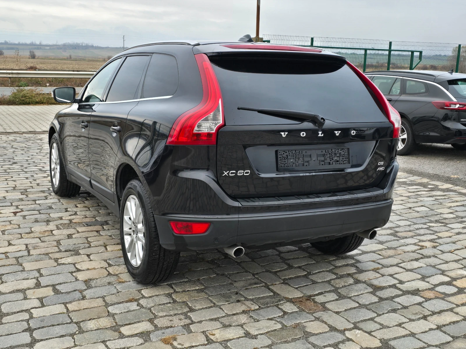 Volvo XC60 2.4 D5 205кс 4х4 АВТОМАТИК - изображение 8