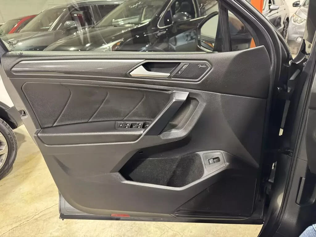 VW Tiguan SEL R-LINE* ПАНОРАМА* МЪРТВА ТОЧКА* СЛЕДЕНЕ НА ЛЕН - изображение 6