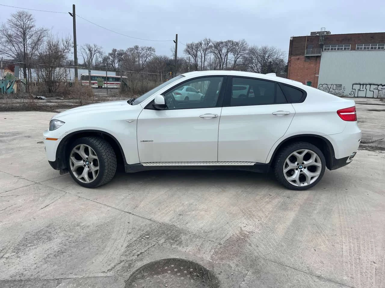 BMW X6 * 35i* ГЛАВНО ПРЕДСТАВИТЕЛСТВО* ПОДГРЕ* КАМЕРА* , снимка 2 - Автомобили и джипове - 54086610