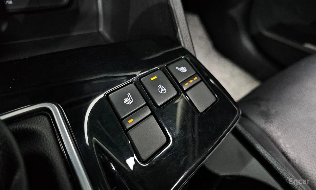 Kia Sportage 1.6T Trendy* HARMAN KARDON* ПОДГРЕВ* КАМЕРА* , снимка 14 - Автомобили и джипове - 54748890