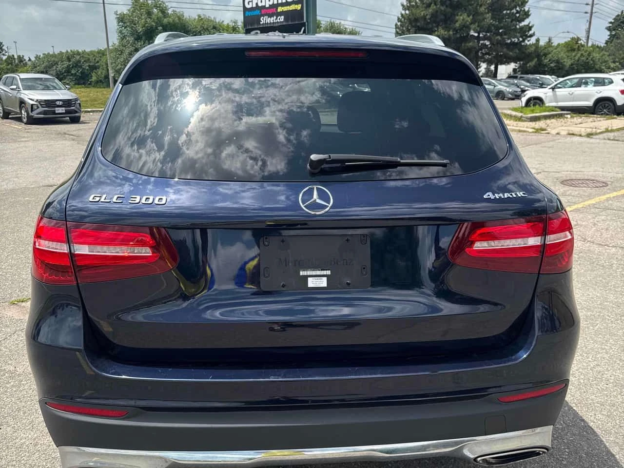 Mercedes-Benz GLC 300 * CARFAX * АВТОКРЕДИТ БЕЗ ПЪРВОНАЧАЛНА ВНОСКА * , снимка 4 - Автомобили и джипове - 55423318