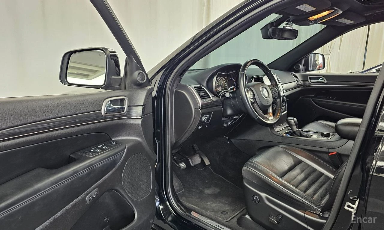 Jeep Grand cherokee 3.6* V6* 8ZF* ПОДГРЕВ* КАМЕРА* ПАНОРАМА* КЕЙЛЕС* , снимка 5 - Автомобили и джипове - 56294770