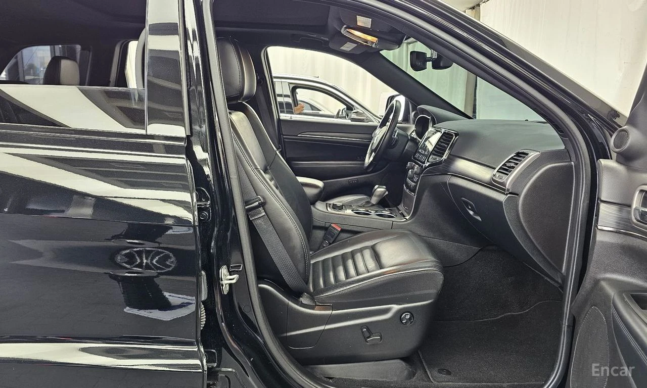 Jeep Grand cherokee 3.6* V6* 8ZF* ПОДГРЕВ* КАМЕРА* ПАНОРАМА* КЕЙЛЕС* , снимка 13 - Автомобили и джипове - 56294770