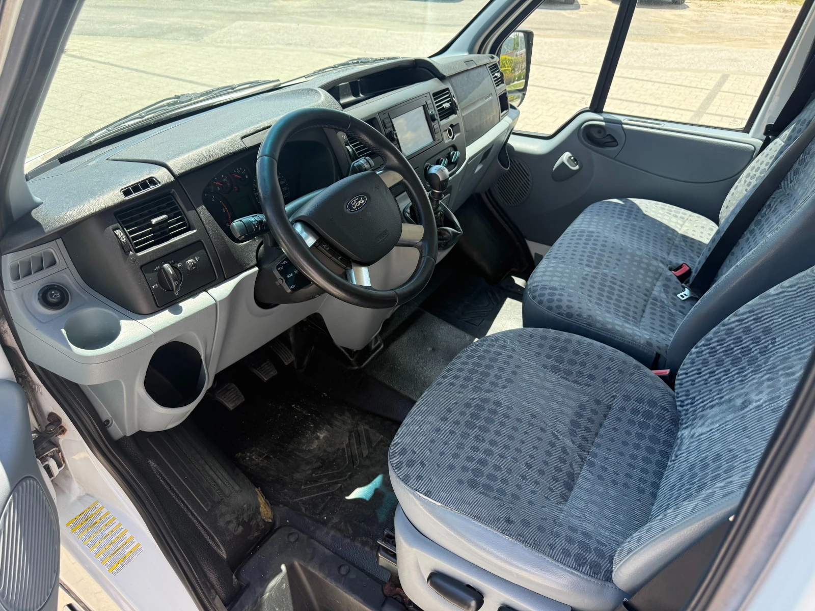Ford Transit 2.2TDCI 9-местен Климатик Euro 5 , снимка 13 - Бусове и автобуси - 54913559