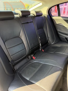 Jaguar XE 2.0d, снимка 14