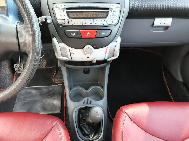 Toyota Aygo 1.0 Sol, снимка 9 - Автомобили и джипове - 46722820