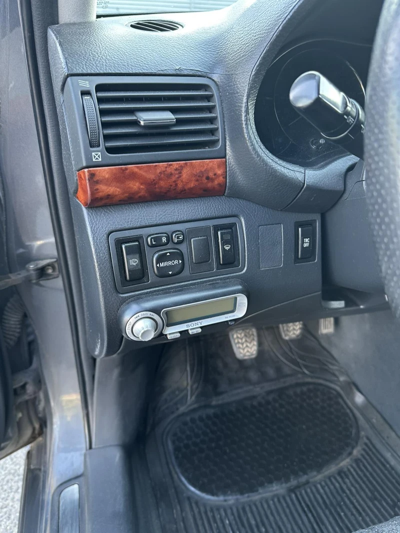 Toyota Avensis 2.2 D4D, снимка 9 - Автомобили и джипове - 52080061