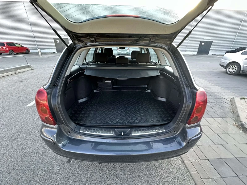 Toyota Avensis 2.2 D4D, снимка 14 - Автомобили и джипове - 52080061