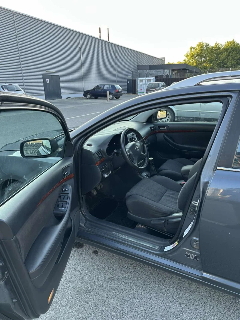 Toyota Avensis 2.2 D4D, снимка 7 - Автомобили и джипове - 52080061