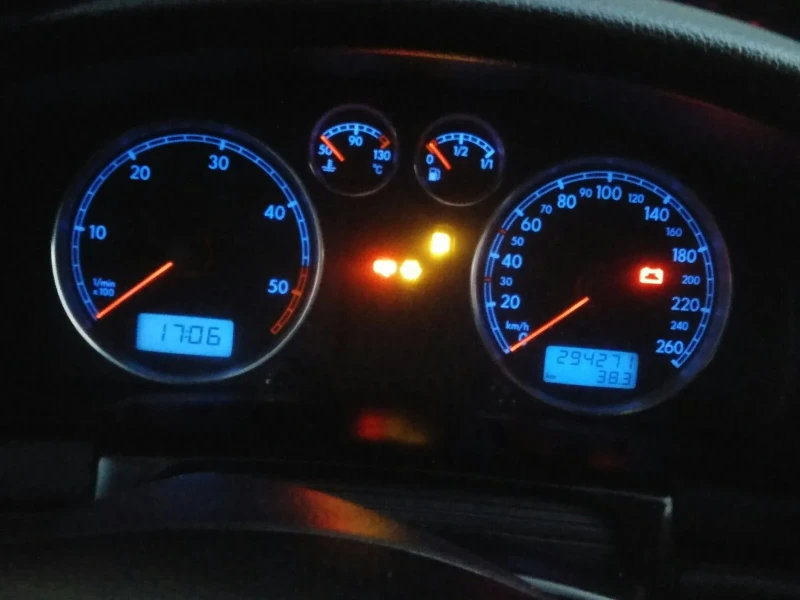 VW Passat, снимка 6 - Автомобили и джипове - 52711208