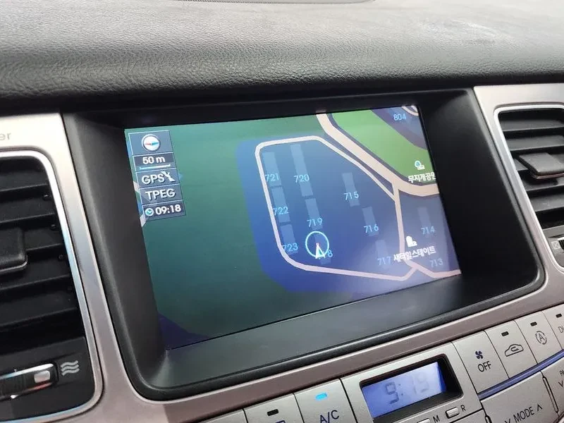 Hyundai Genesis 3.3, снимка 14 - Автомобили и джипове - 54615938