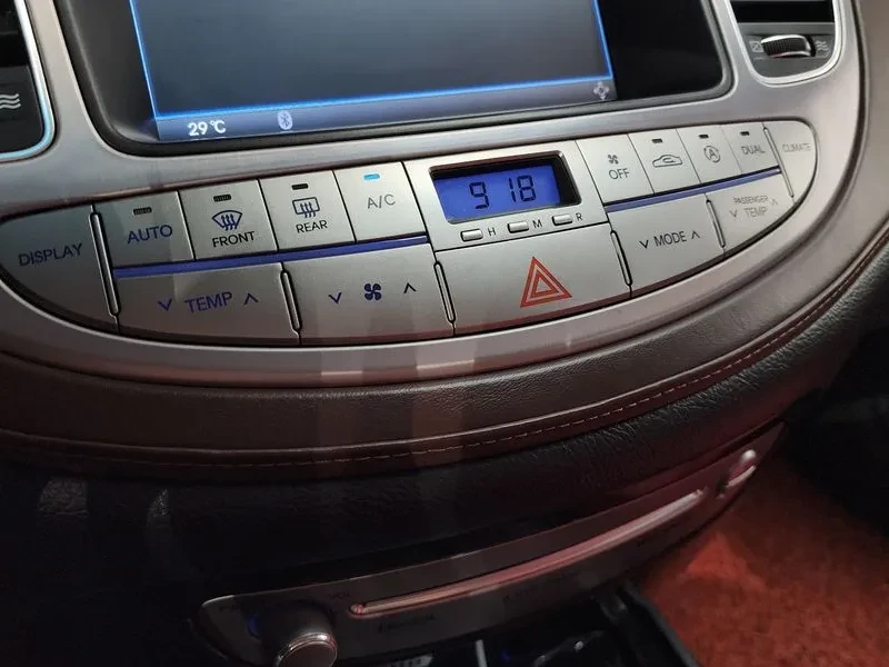 Hyundai Genesis 3.3, снимка 16 - Автомобили и джипове - 54615938