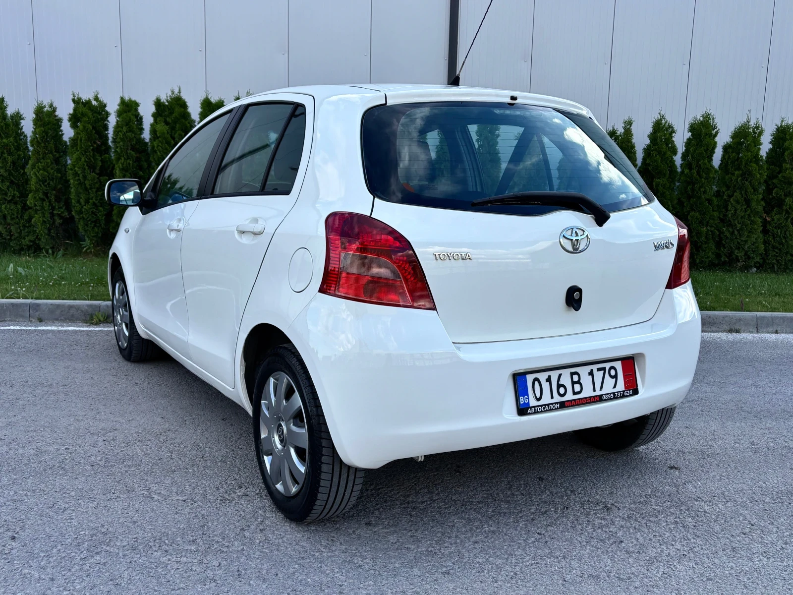 Toyota Yaris 1.0 БЕНЗИН/ИТАЛИЯ/КЛИМАТИК/ОТЛИЧНО СЪСТОЯНИЕ  - изображение 4