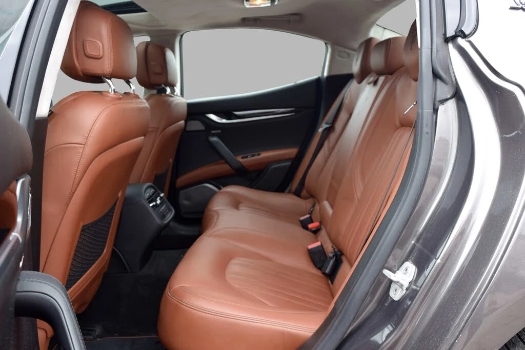 Maserati Ghibli AWD * HeadUp* AвтоКредит* (ЦЕНА ДО БГ), снимка 13 - Автомобили и джипове - 53831190