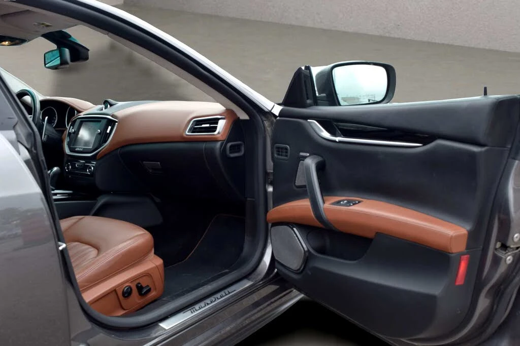 Maserati Ghibli AWD * HeadUp* AвтоКредит* (ЦЕНА ДО БГ), снимка 14 - Автомобили и джипове - 53831190