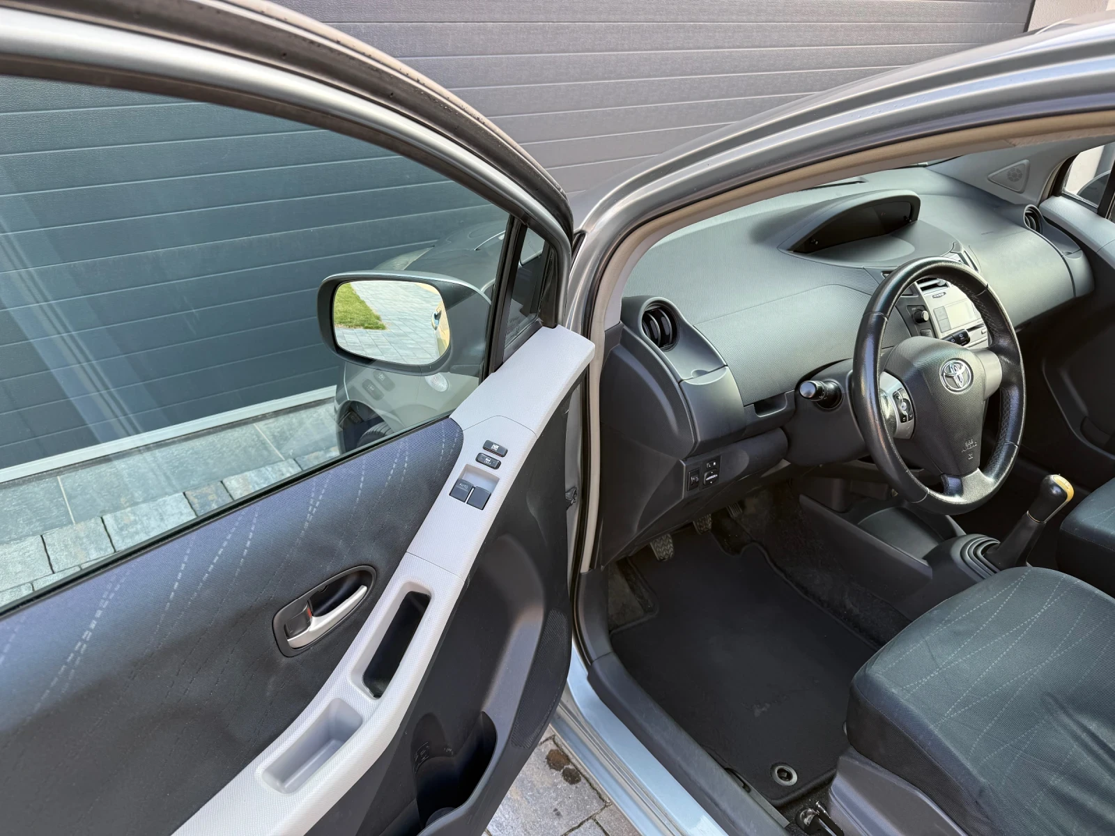 Toyota Yaris, снимка 10 - Автомобили и джипове - 53844441