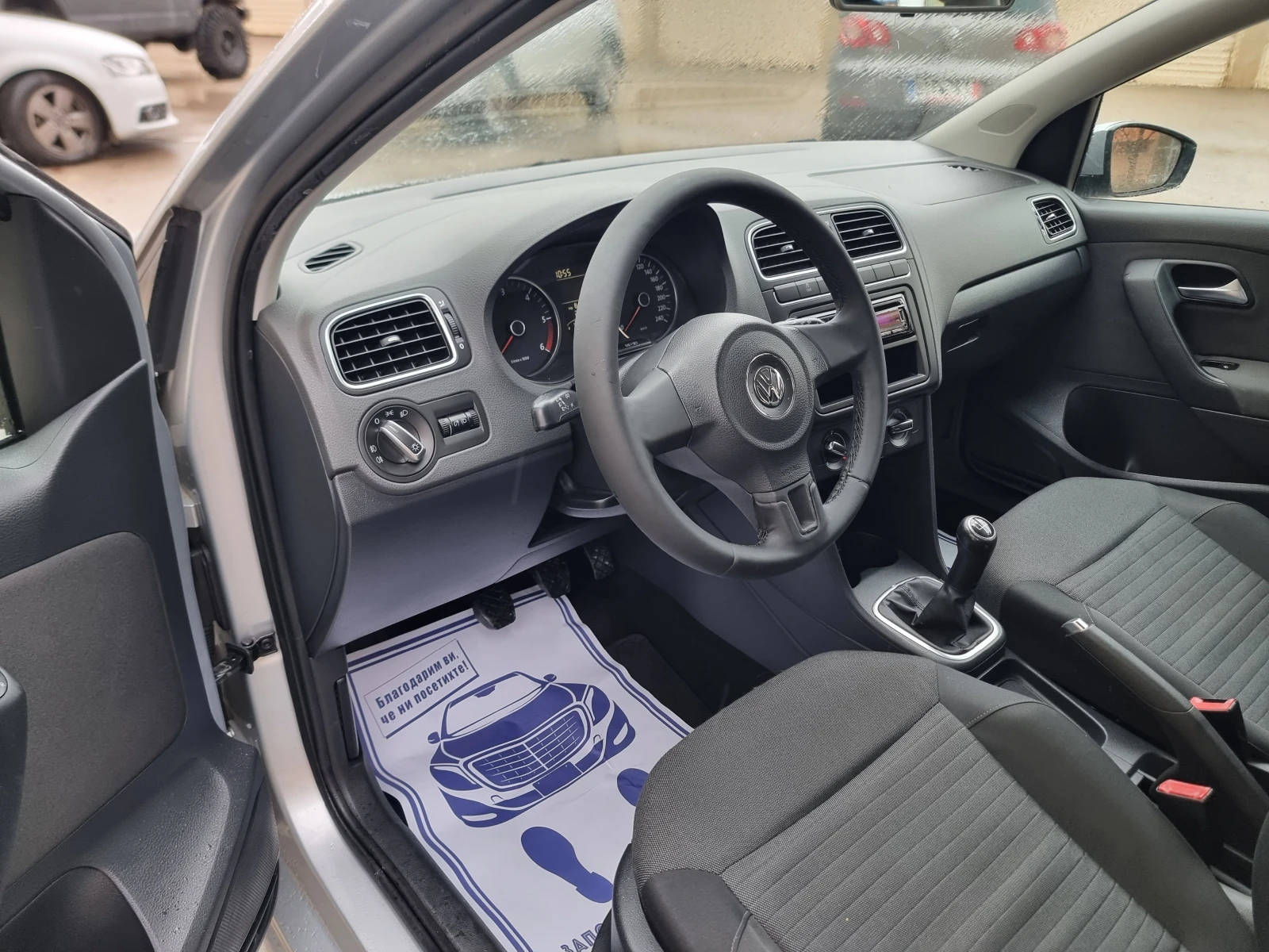 VW Polo 1.6 TDI 90 Кс, снимка 10 - Автомобили и джипове - 53994914