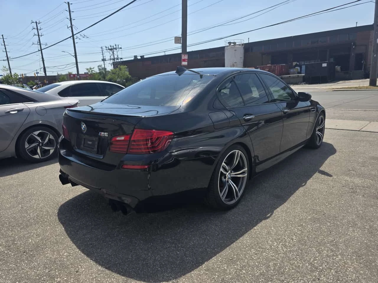 BMW M5 * 4dr Sdn * CARFAX * 2 БРОЯ ГУМИ/ДЖАНТИ * , снимка 4 - Автомобили и джипове - 54001687