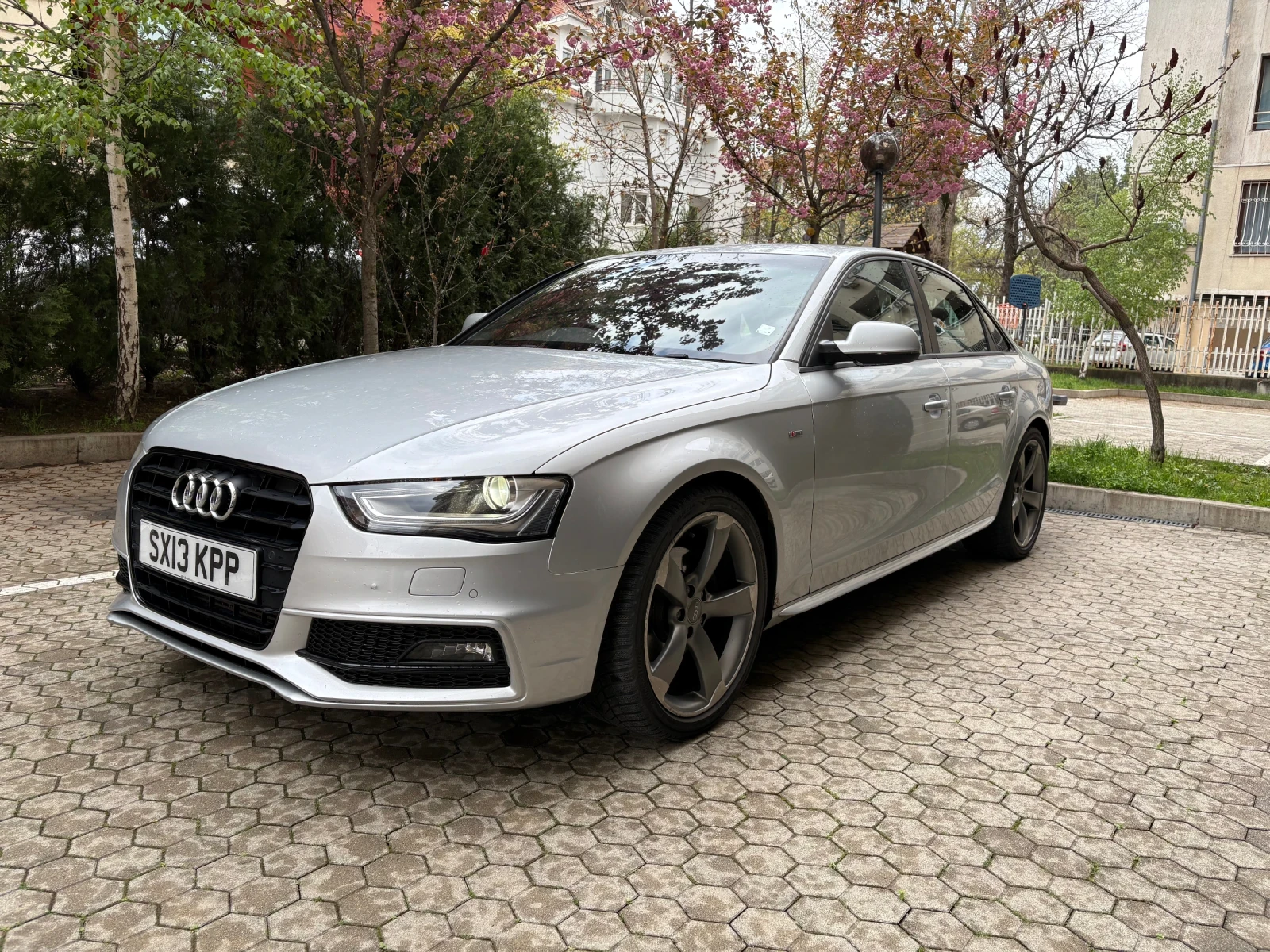 Audi A4 S-line Black Edition 2.0TDI Фейслифт, снимка 3 - Автомобили и джипове - 54286954