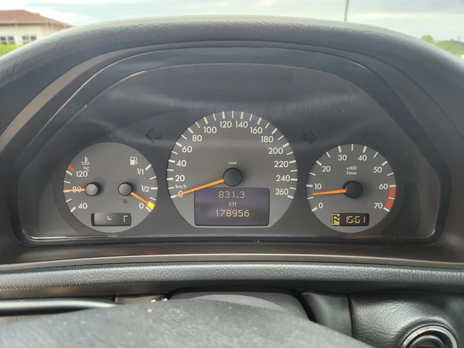 Mercedes-Benz CLK 320i Кабриолет , снимка 8 - Автомобили и джипове - 55406400
