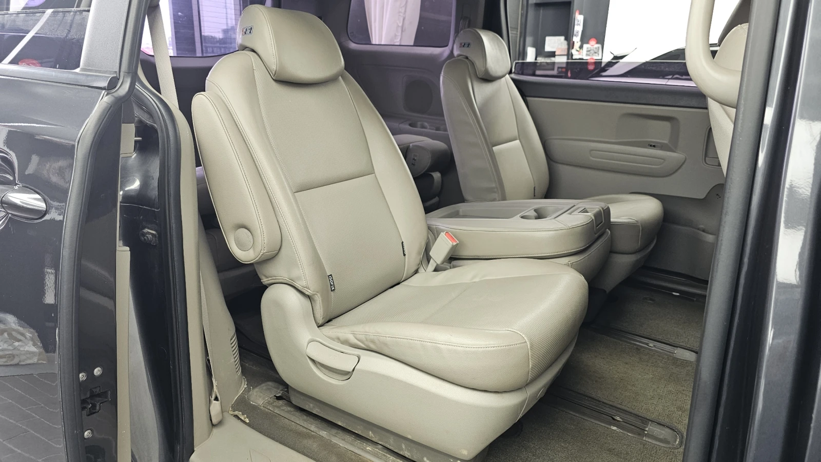 Kia Carnival КРАЙНА ЦЕНА, снимка 12 - Автомобили и джипове - 55594996