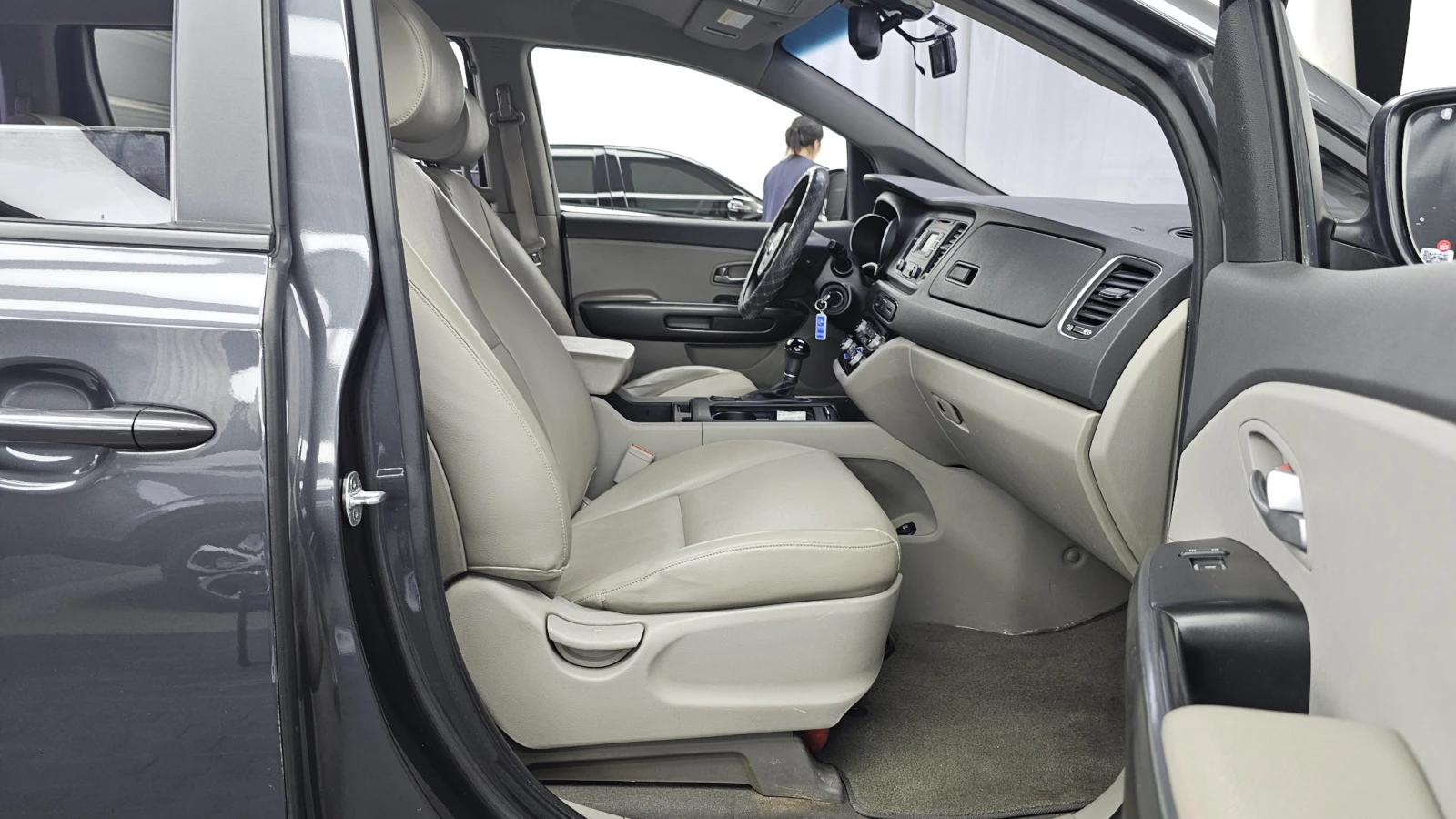 Kia Carnival КРАЙНА ЦЕНА, снимка 11 - Автомобили и джипове - 55594996