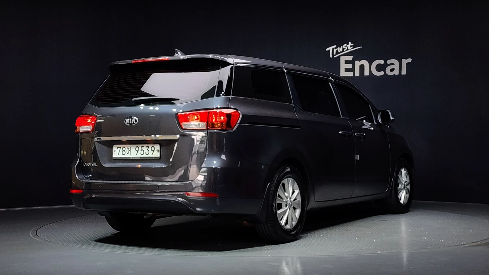 Kia Carnival КРАЙНА ЦЕНА, снимка 2 - Автомобили и джипове - 55594996