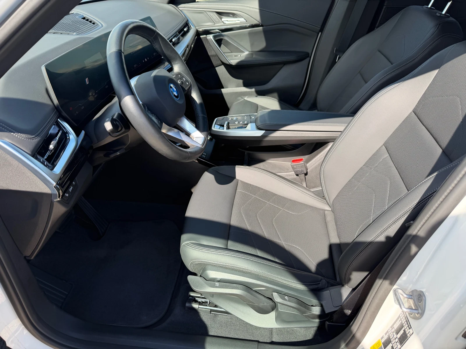 BMW iX1 eDrive20 * ГАРАНЦИЯ!!!* xLine* LED* Facelift* , снимка 9 - Автомобили и джипове - 56211377