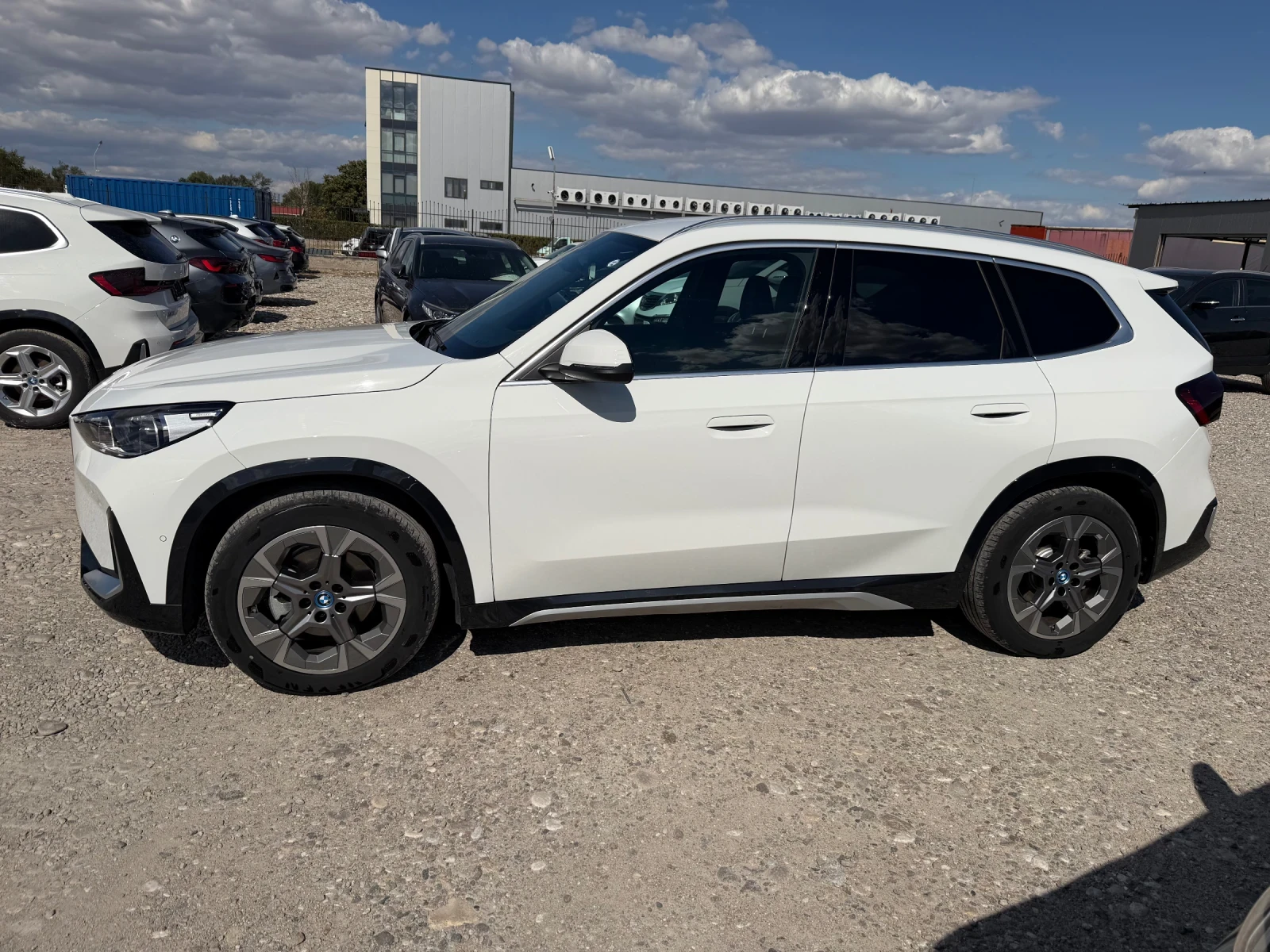 BMW iX1 eDrive20 * ГАРАНЦИЯ!!!* xLine* LED* Facelift* , снимка 8 - Автомобили и джипове - 56211377