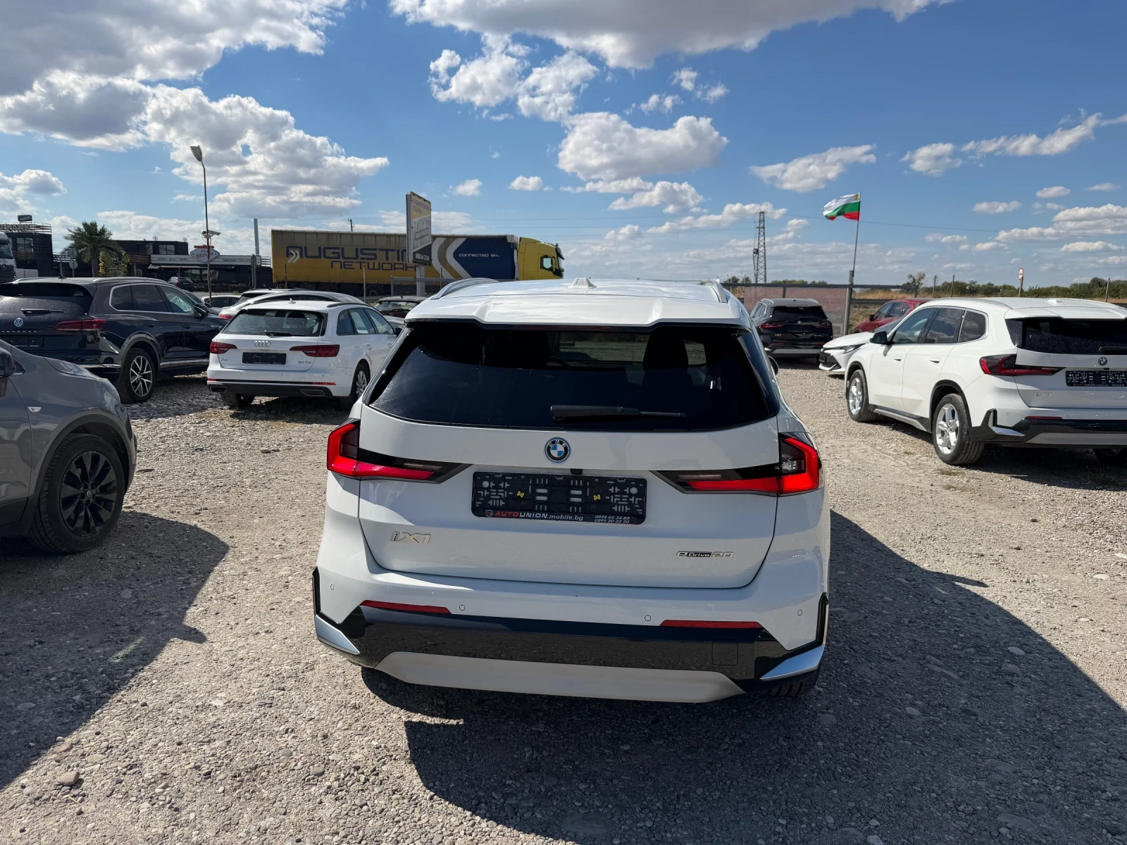 BMW iX1 eDrive20 * ГАРАНЦИЯ!!!* xLine* LED* Facelift* , снимка 6 - Автомобили и джипове - 56211377
