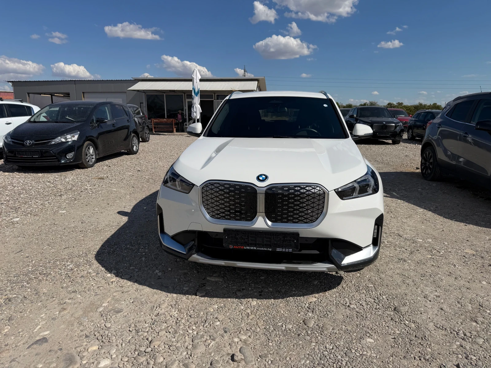 BMW iX1 eDrive20 * ГАРАНЦИЯ!!!* xLine* LED* Facelift* , снимка 2 - Автомобили и джипове - 56211377