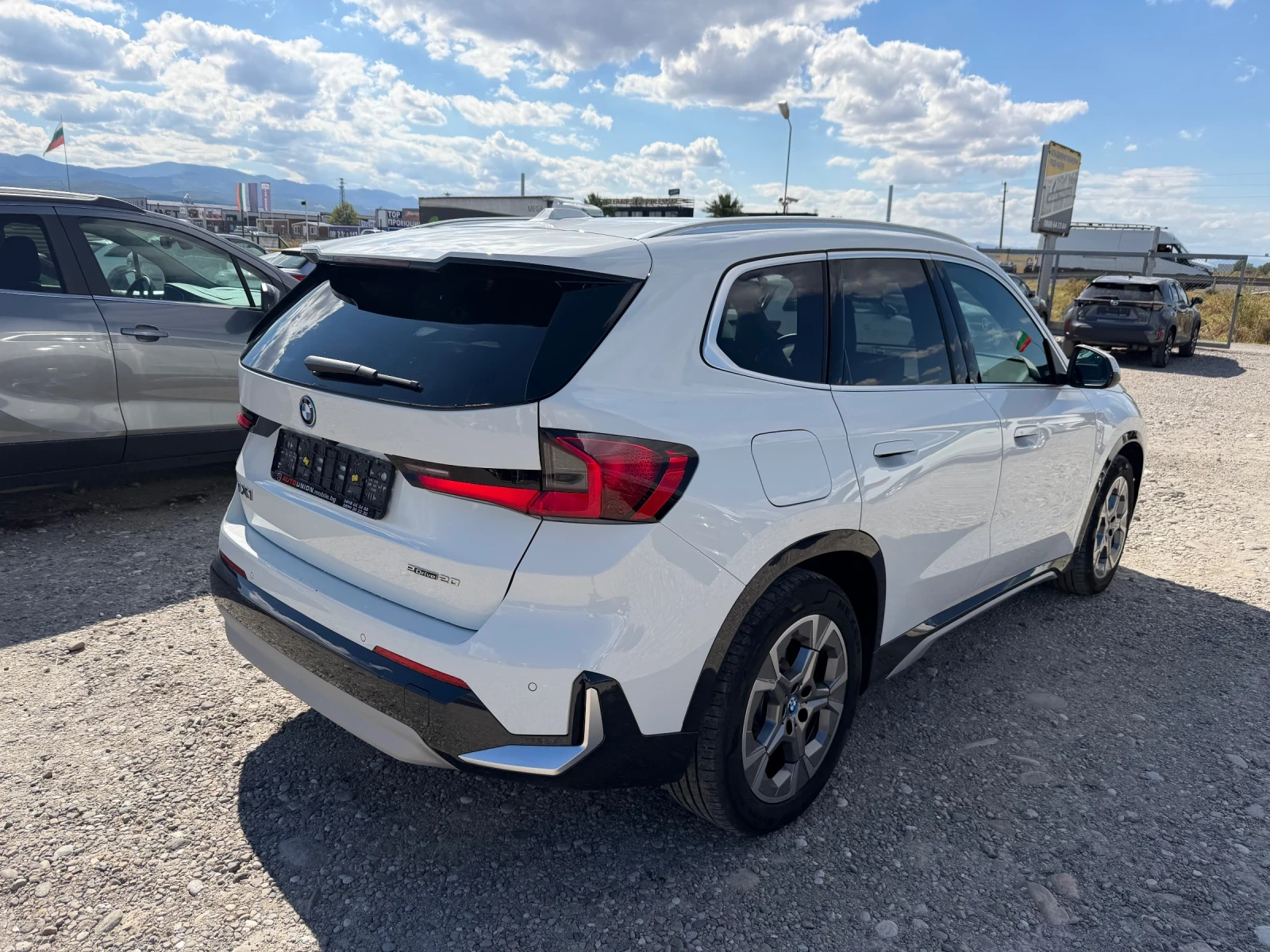 BMW iX1 eDrive20 * ГАРАНЦИЯ!!!* xLine* LED* Facelift* , снимка 5 - Автомобили и джипове - 56211377