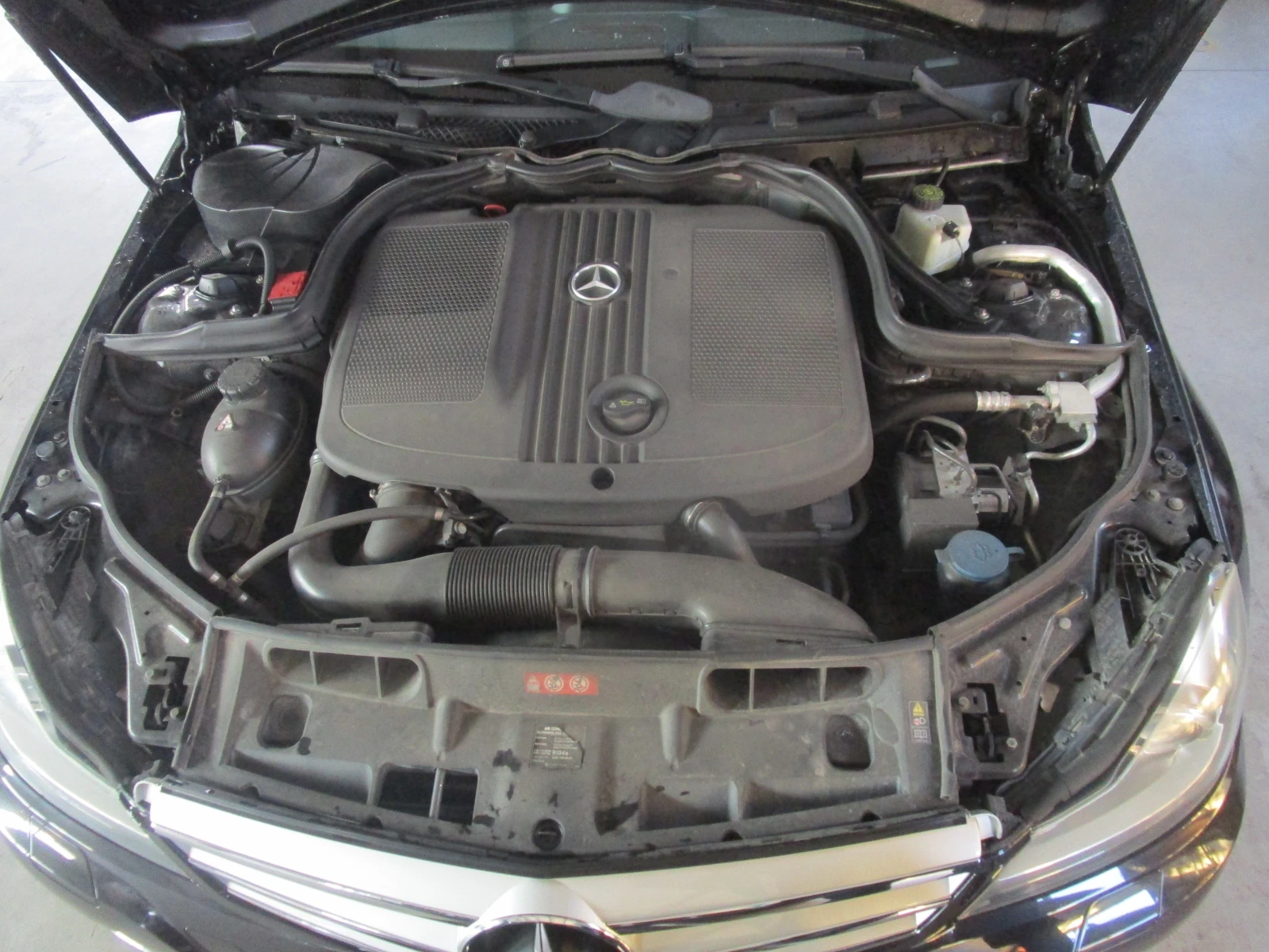 Mercedes-Benz C 220 CDI, снимка 16 - Автомобили и джипове - 56247634