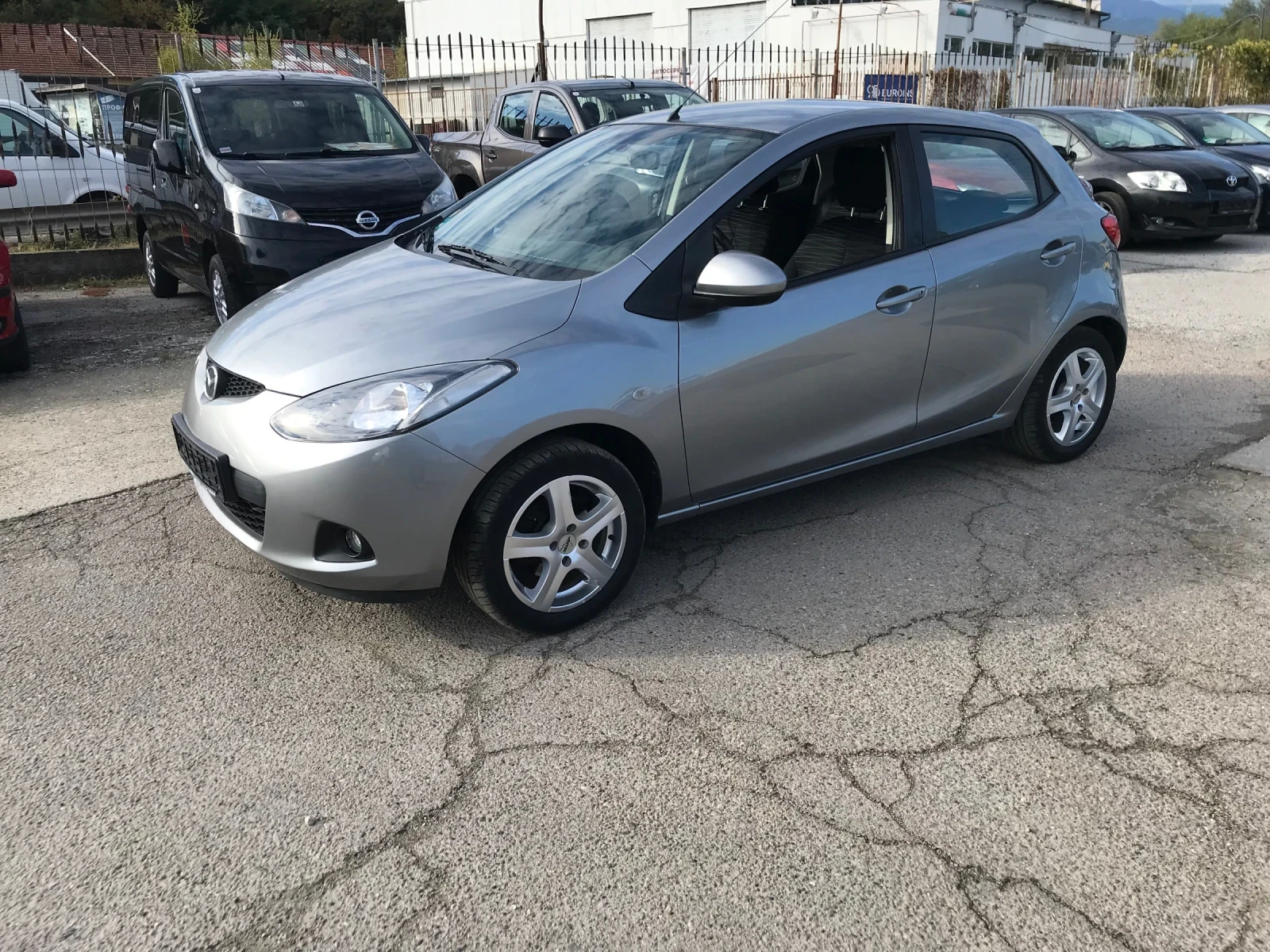 Mazda 2 1.3i AVTOMAT , снимка 3 - Автомобили и джипове - 56649331